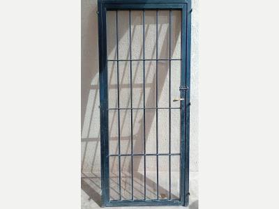 Compra Ventas varias Vendo una puerta reja 