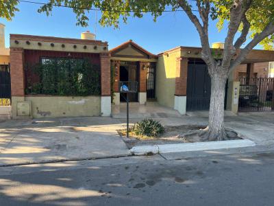 Casas Venta San Juan VENTA - Casa ampliada en Barrio Los Tamarindos con fondo y cochera