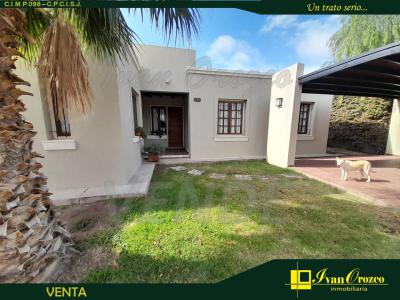 Casas Venta San Juan IVAN OROZCO - Vende - Casa Amplia Frente A Plaza. Rivadavia