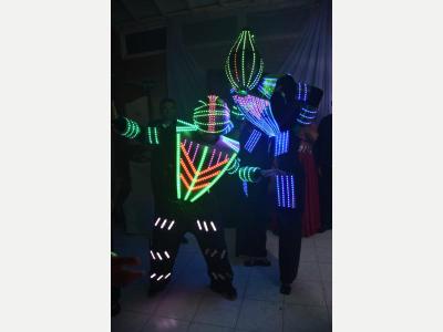 Fiestas Eventos Musica Iluminacion Servicio de Robots led y Plataforma 360
