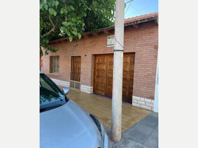 Casas Venta San Juan Busso Propiedades vende casa en Maip 29 Oeste.  Amplia, funcional y lista para habitar